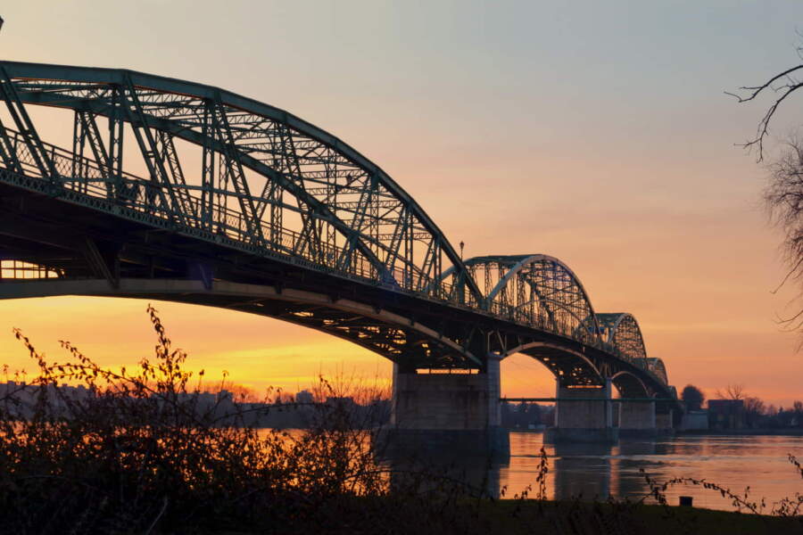 Nedostatočný počet mostov cez Dunaj